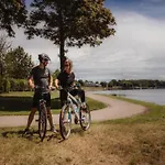 Lakeside Bliss Retreat Βίλα *