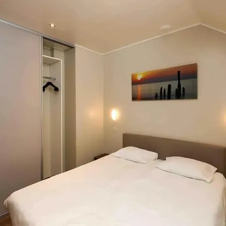 Lakeside Bliss Retreat * Boussu-lez-Walcourt