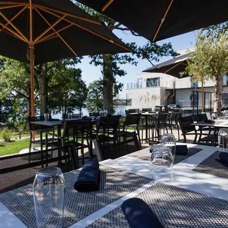 Villa Lakeside Bliss Retreat *