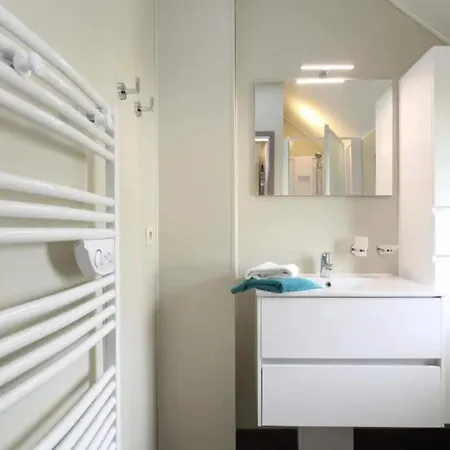 Lakeside Bliss Retreat * Boussu-lez-Walcourt