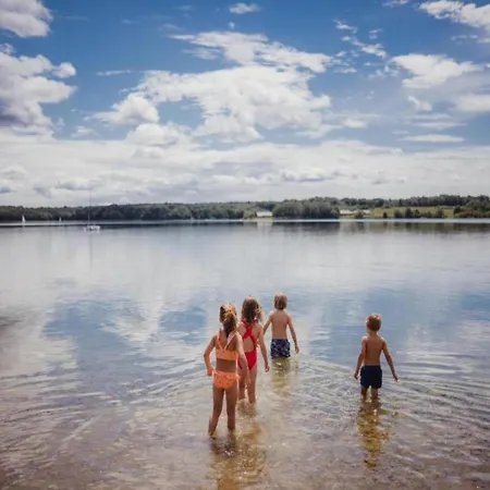 Villa Lakeside Bliss Retreat